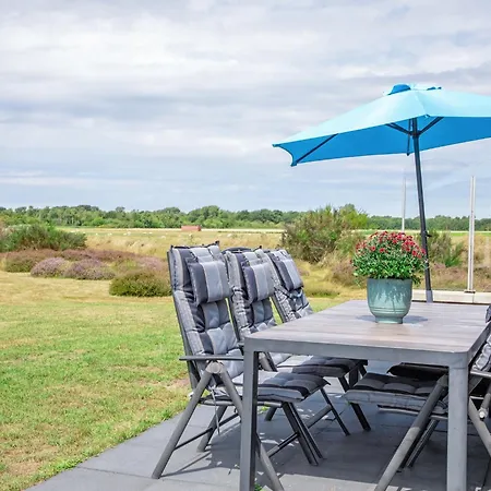 Stylish Texel Escape With Prázdninový dům Den Burg