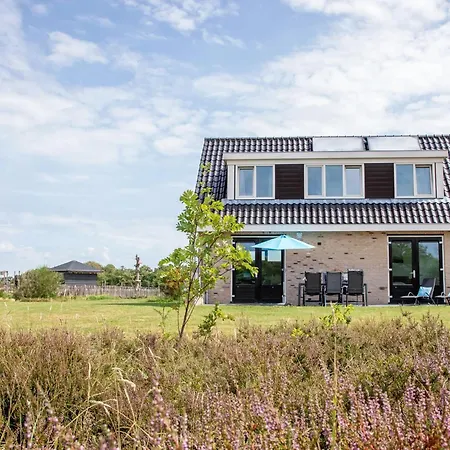 Dom wakacyjny Stylish Texel Escape With *