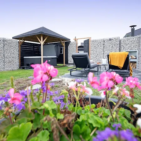 Dom wakacyjny Stylish Texel Escape With *