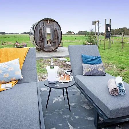 Dom wakacyjny Stylish Texel Escape With Den Burg